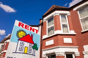Estate agents earn £30.93 per day during property sales