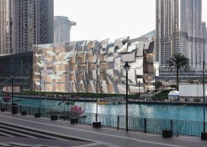 Компаниите от Тиендзин предават на живо на трудовия панаир на университета Нанкай, за да повишат ефективността на набирането на персонал