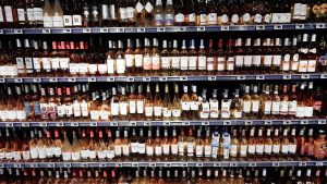 Time нарича щастлив час, тъй като продажбите на френско вино и спиртни напитки се влошиха в континентален Китай и САЩ