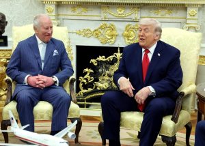 Тръмп приветства крал Чарлз в Белия дом в „красивия британски ден“