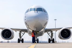 Китайският Comac иска да подобри летателното изживяване на C919 с повече капацитет за ръчен багаж